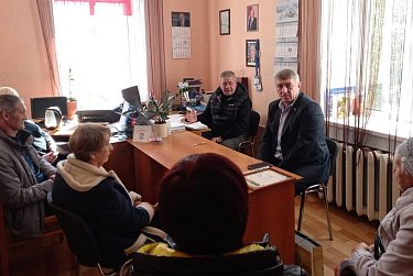 Парламентарий помогает решать проблемы